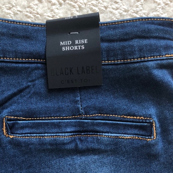 Shorts - Picture 4 of 5